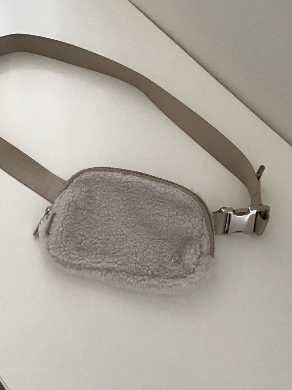 Lululemon Everywhere Belt Bag 1L (Fleece Edition).